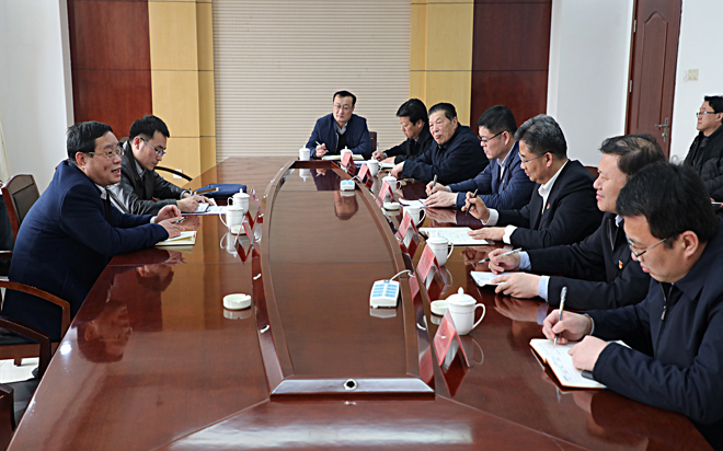 市科技局局長(zhǎng)于秀棟(左一)一行來(lái)我公司調(diào)研企業(yè)研發(fā)投入統(tǒng)計(jì)工作和科技政策落地落實(shí)情況。.jpg 市科技局局長(zhǎng)于秀棟(左一)一行來(lái)我公司調(diào)研企業(yè)研發(fā)投入統(tǒng)計(jì)工作和科技政策落地落實(shí)情況。.jpg